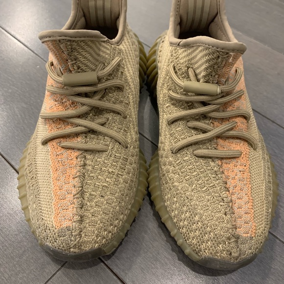 Adidas Yeezy Boost 350 V2 - Picture 2 of 5